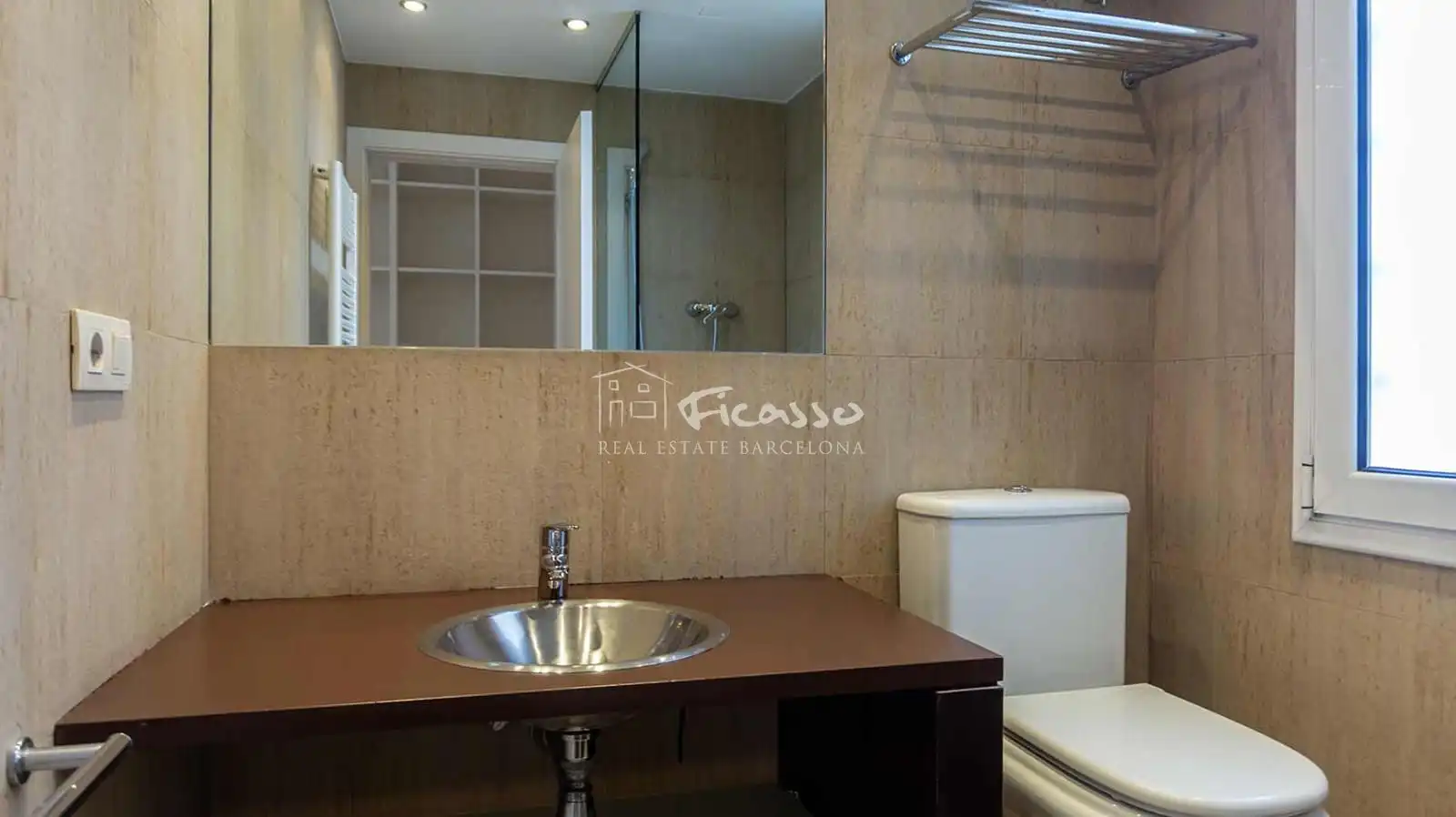 Bathroom of Attic for rent in Barcelona  with Air Conditioner, Heating and Parquet flooring