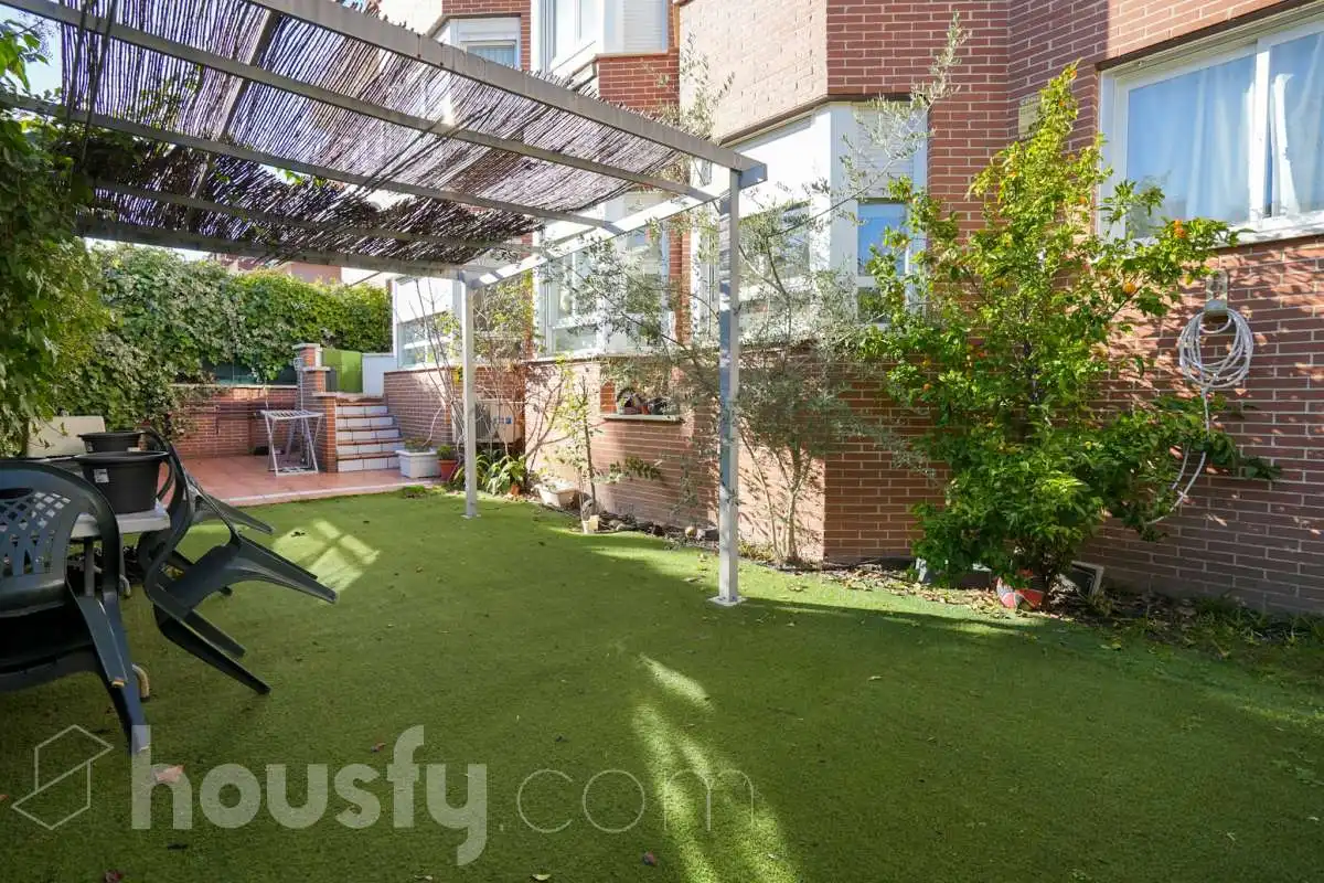 Terraza de Planta baja en venta en Las Rozas de Madrid con Aire acondicionado, Calefacción y Jardín privado