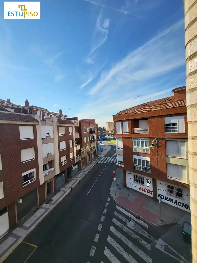 Exterior view of Attic for sale in León Capital   with Terrace and Balcony