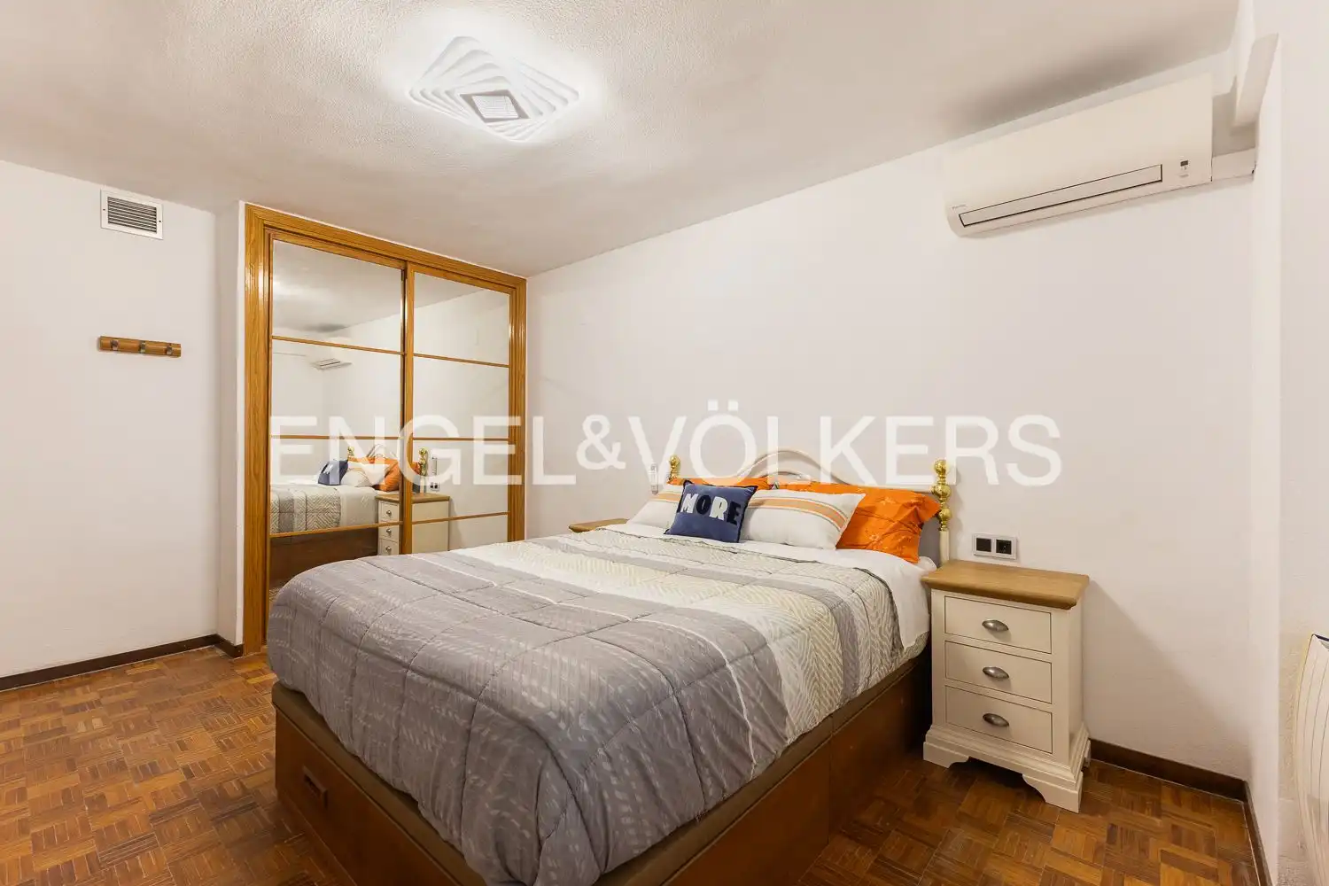 Habitación de Piso de alquiler en Valencia con Aire acondicionado, Calefacción y Parquet