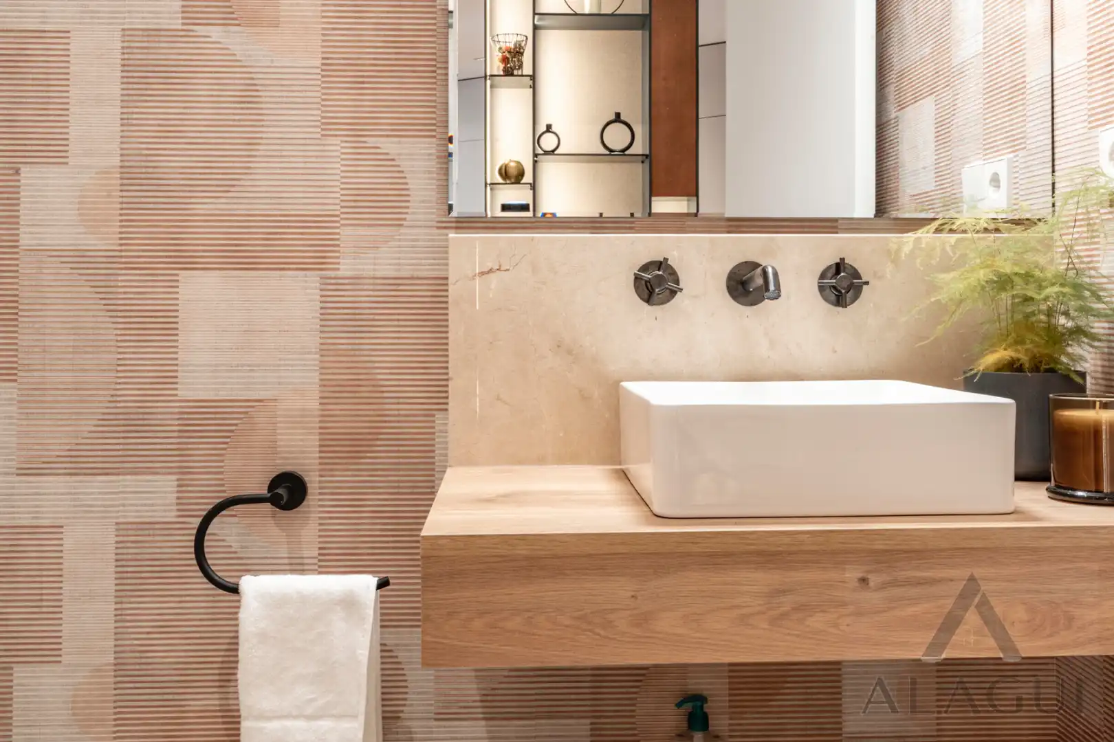 Badezimmer von Wohnung zum Verkauf in Madrid mit Klimaanlage, Heizung und Möbliert