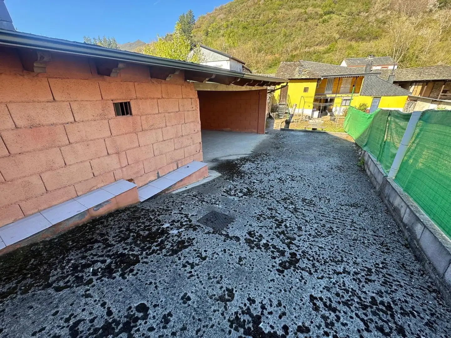Parking of Country homes for sale in Ponferrada  with Private garden, Terrace and Balcony