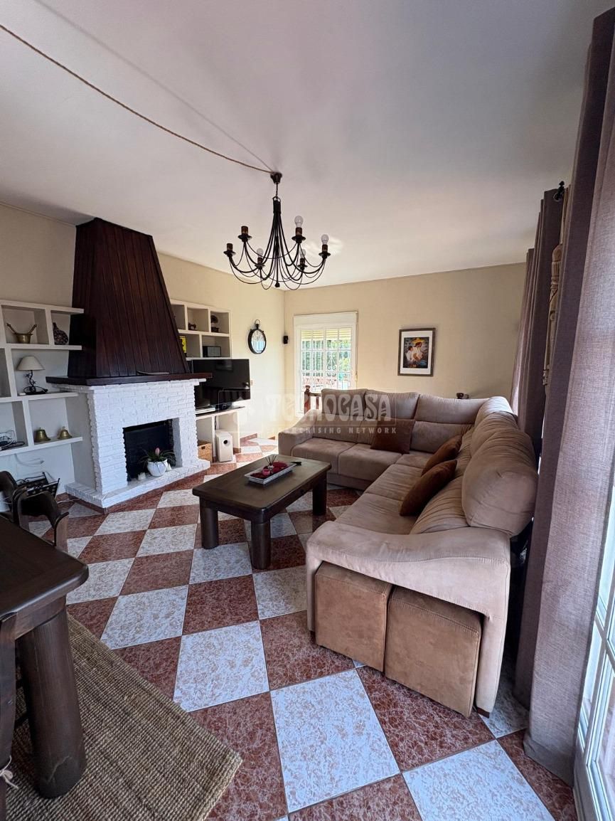 Sala d'estar de Finca rústica de lloguer en Frigiliana amb Aire condicionat, Terrassa i Piscina