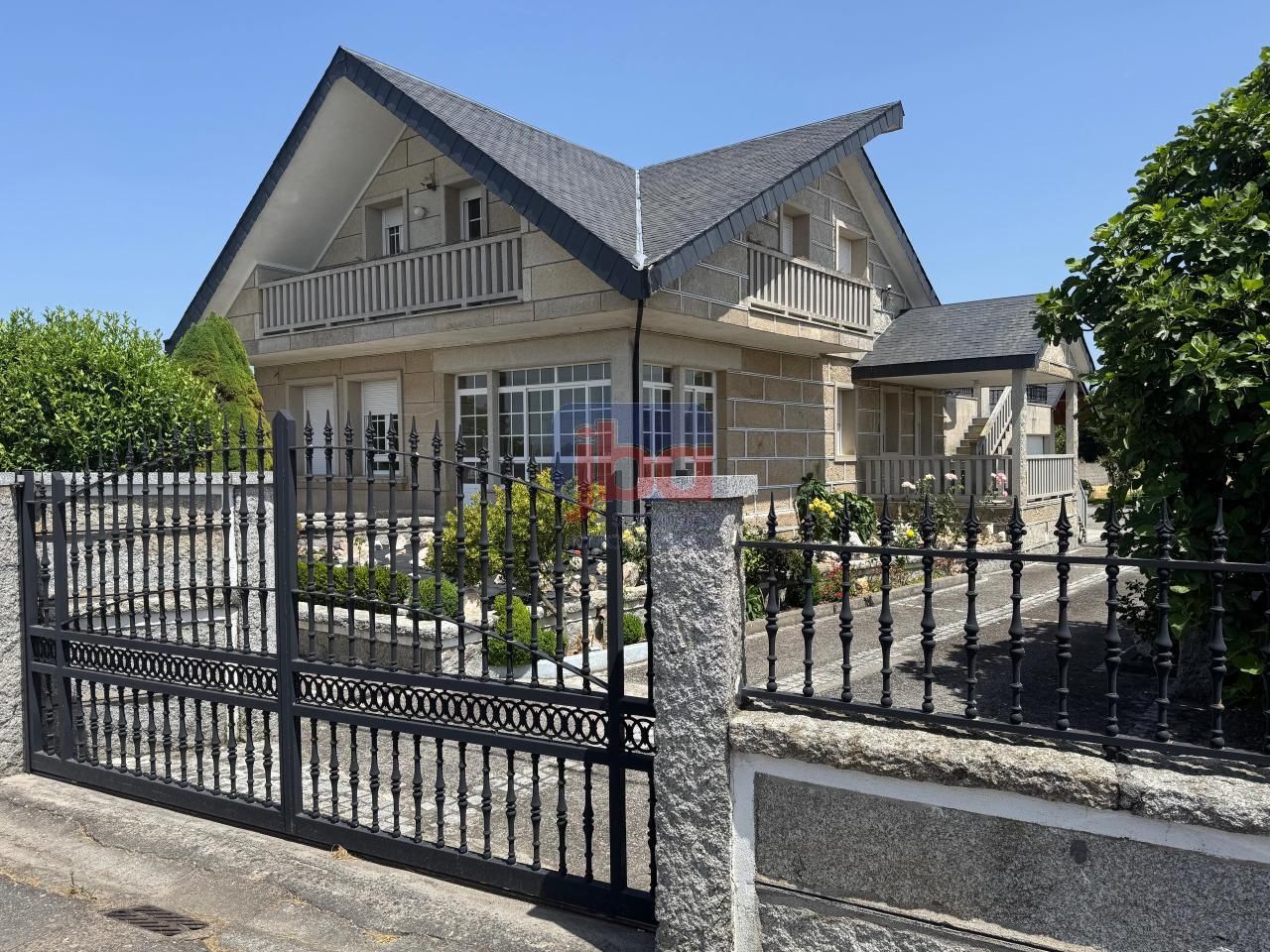 Vista exterior de Casa o xalet en venda en Xinzo de Limia amb Calefacció, Jardí privat i Parquet