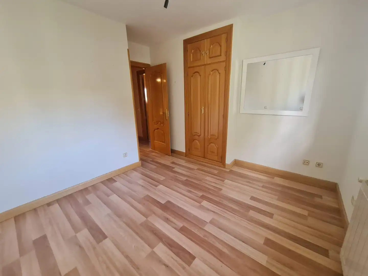 Casa aparellada amb piscina en venda a Calle Záncara, imagen 25
