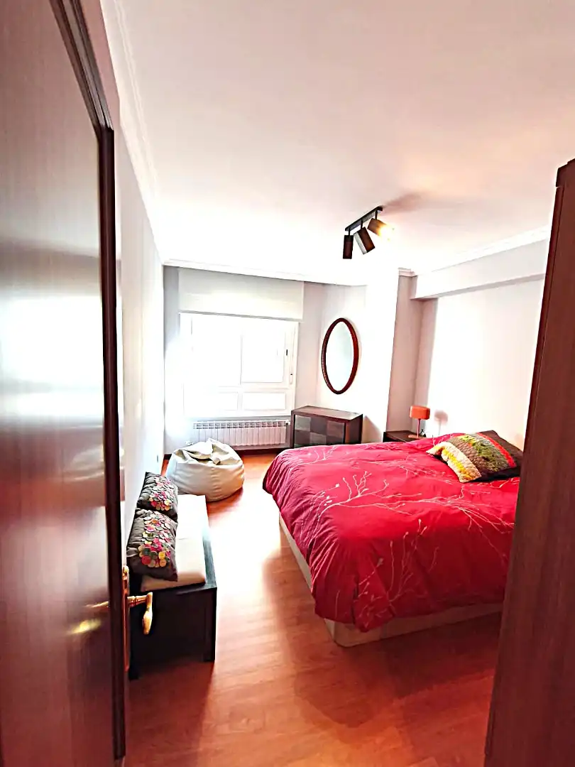 Bedroom of Flat for rent in Vigo   with Parquet flooring and Furnished