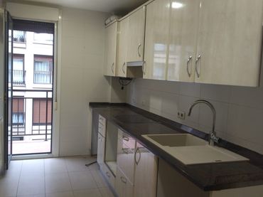 Piso con balcón en venta en José Arana Kalea