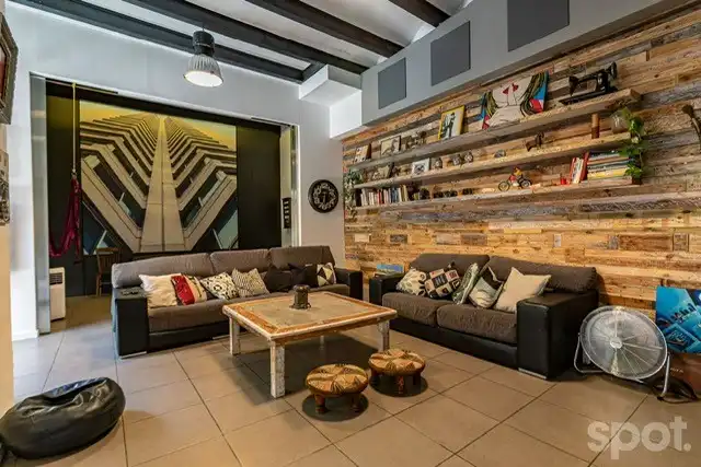 Wohnzimmer von Wohnung zum Verkauf in Barcelona mit Klimaanlage, Privatgarten und Möbliert