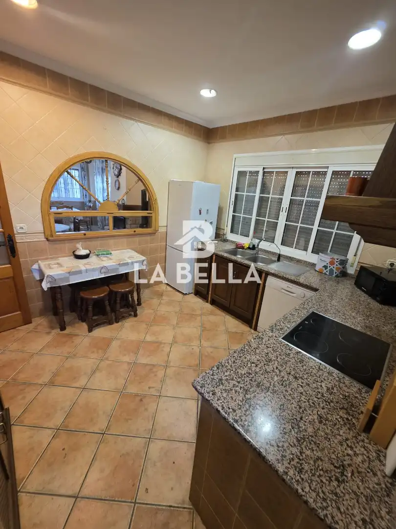 Cuina de Casa o xalet en venda en Sevilla amb Aire condicionat, Jardí privat i Traster
