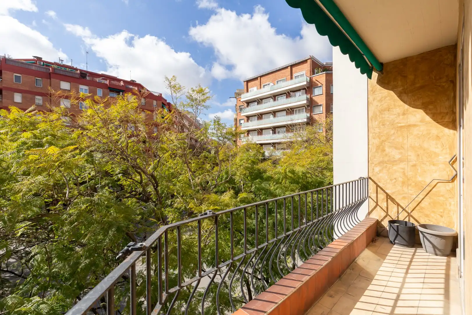 Vista exterior de Piso en venta en Barcelona con Aire acondicionado, Calefacción y Terraza