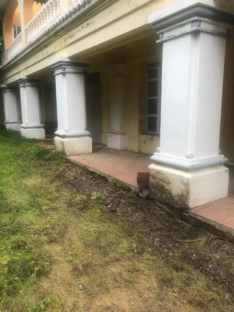 Vista exterior de Casa o xalet en venda en Almuñécar amb Jardí privat, Terrassa i Piscina