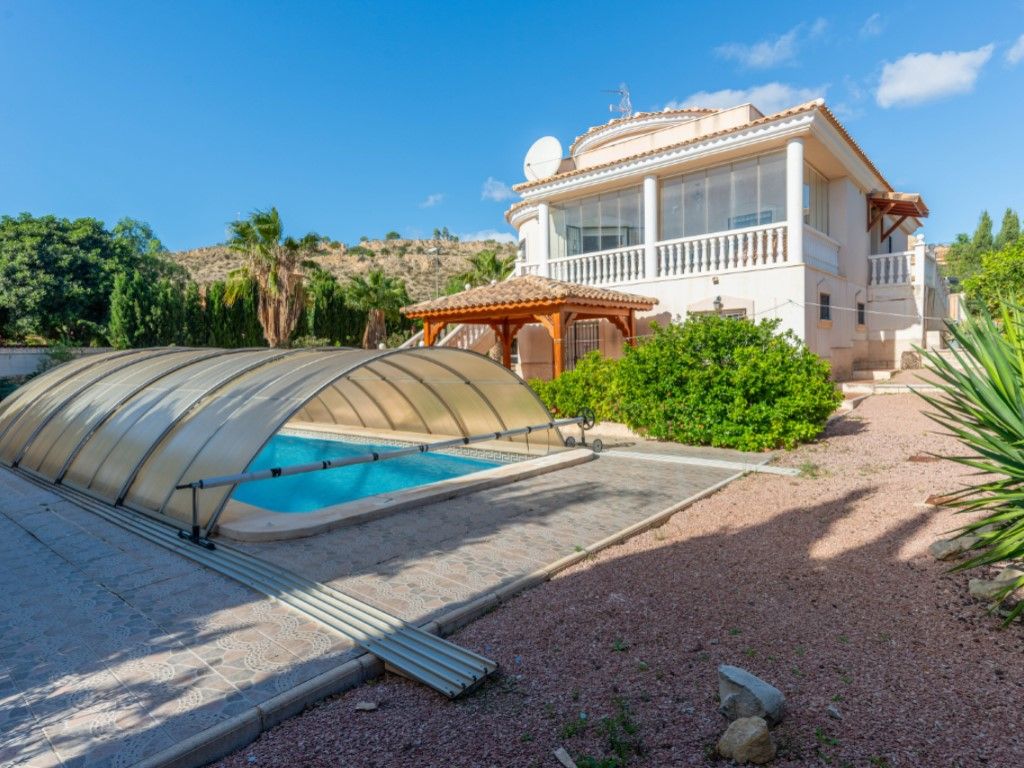 Piscina de Casa o xalet en venda en Alicante / Alacant amb Aire condicionat, Jardí privat i Terrassa