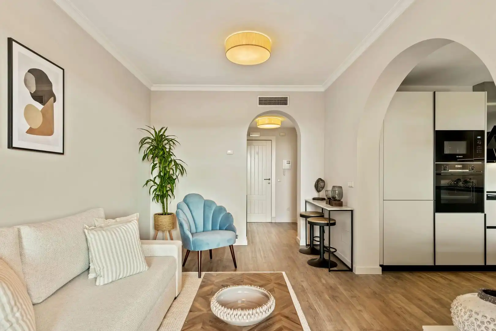 Sala d'estar de Apartament en venda en Benahavís amb Piscina comunitària