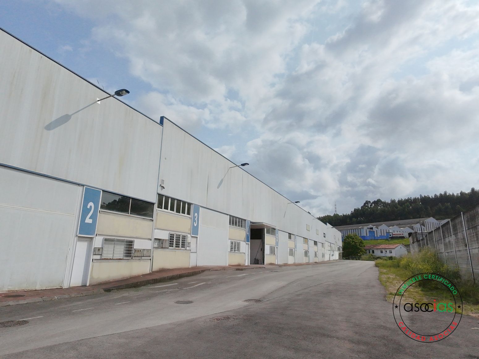 Vista exterior de Nave industrial en venta en Corvera de Asturias