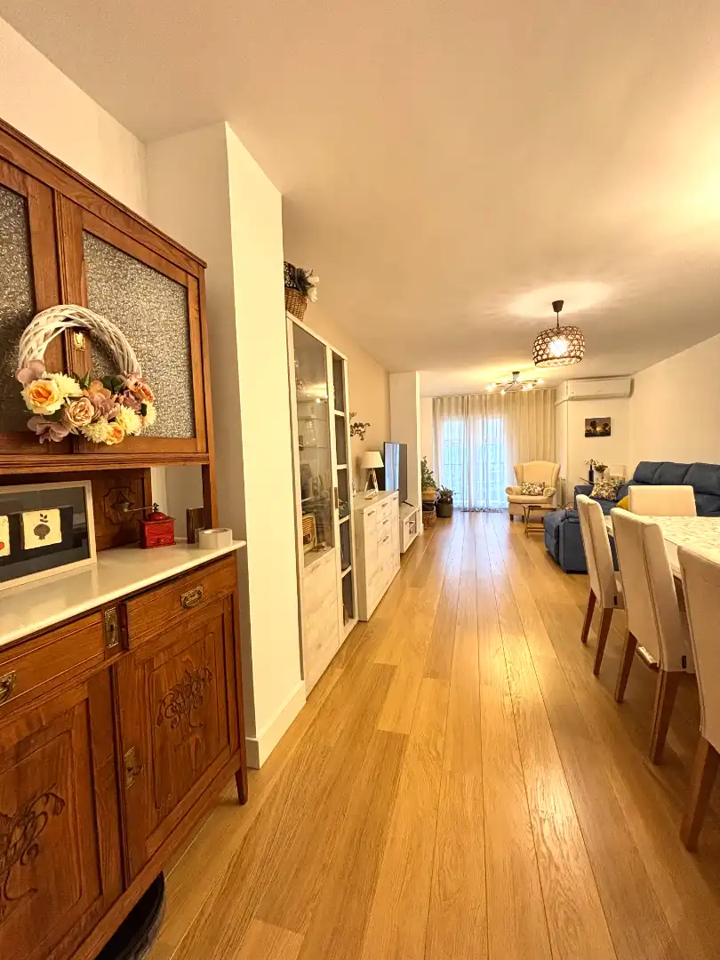 Wohnzimmer von Wohnung zum Verkauf in Plasencia mit Klimaanlage, Heizung und Parkett