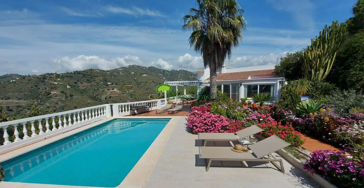 Piscina de Finca rústica en venta en Torrox con Aire acondicionado, Calefacción y Jardín privado
