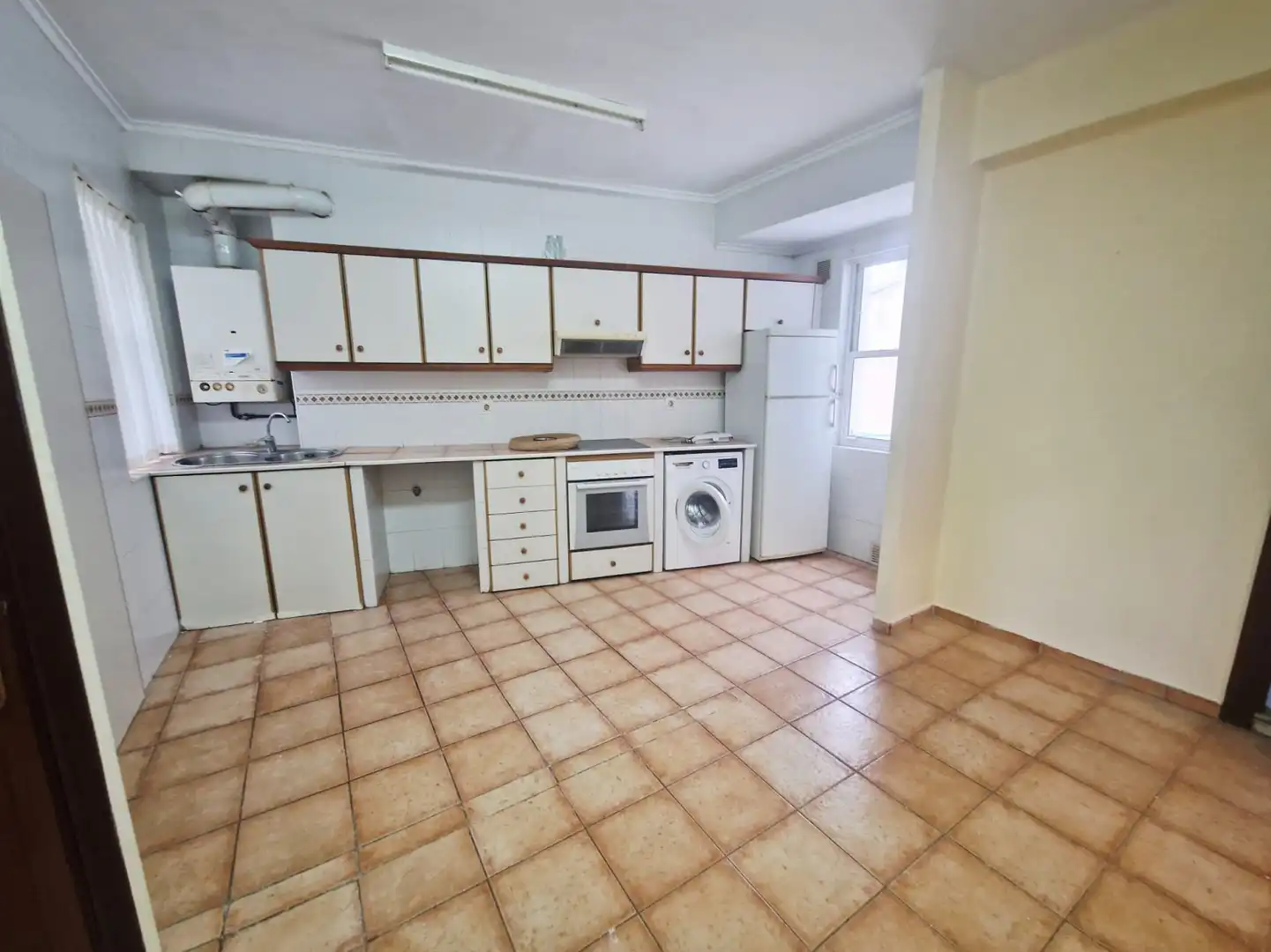 Cocina de Piso en venta en Avilés con Calefacción, Parquet y Trastero
