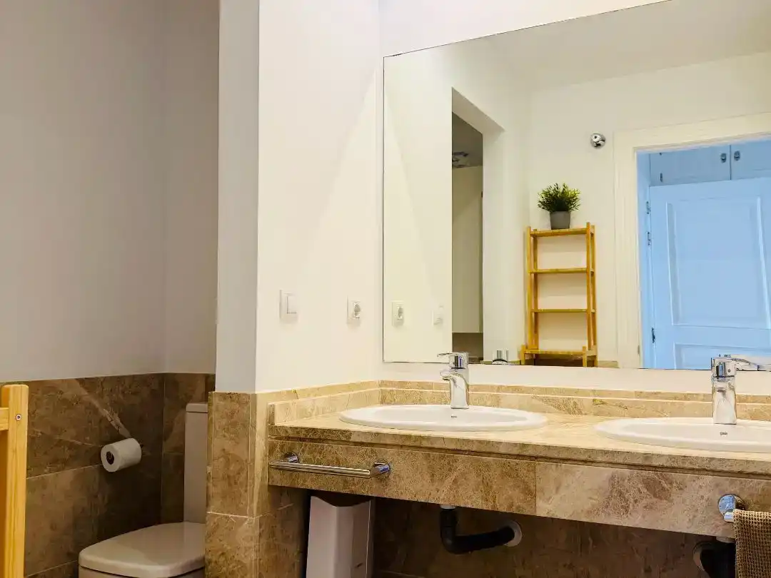 Baño de Dúplex en venta en Marbella con Aire acondicionado, Terraza y Piscina