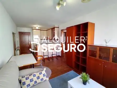 Habitación de Piso de alquiler en Oleiros con Calefacción, Trastero y Amueblado