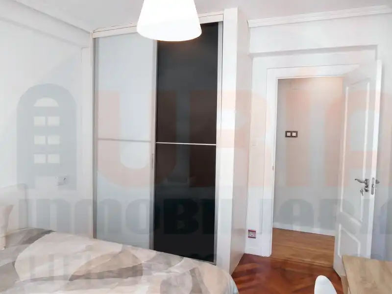 Schlafzimmer von Wohnung zur Miete in Oviedo  mit Heizung, Terrasse und Möbliert