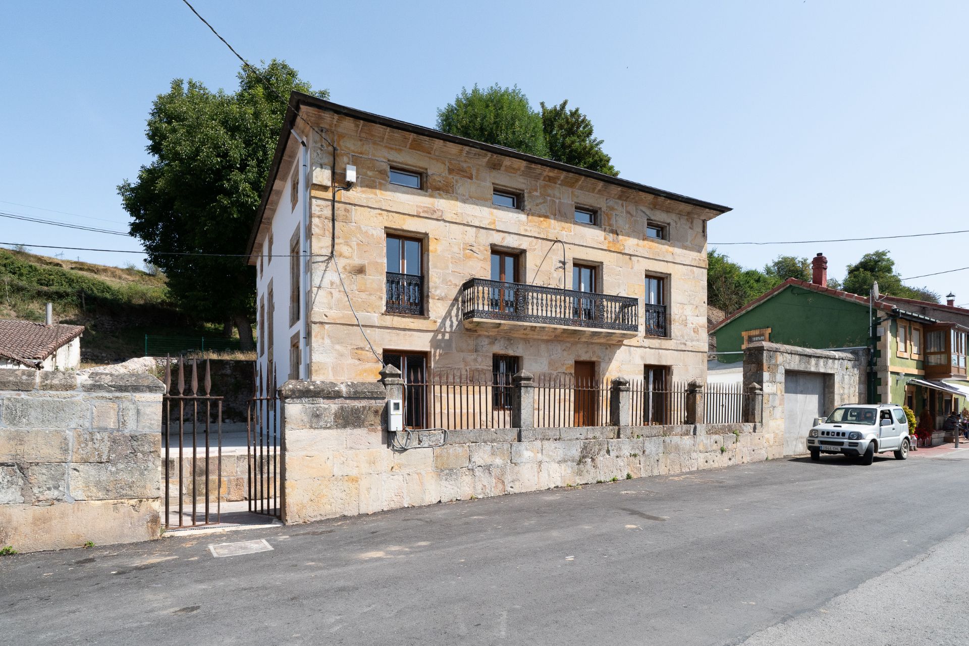 Vista exterior de Edifici en venda en Campoo de Enmedio amb Alarma
