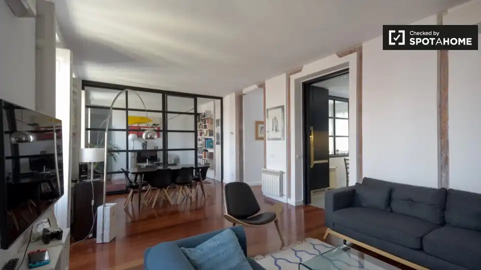 Appartamento con terrazza in affitto a Centro