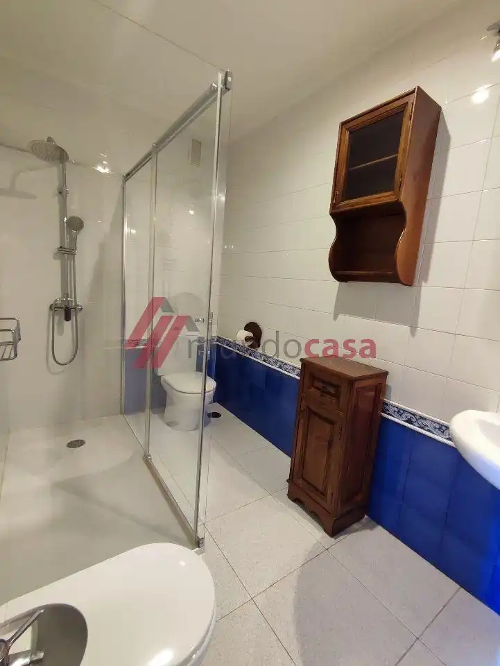 Bany de Dúplex en venda en Ferrol amb Calefacció, Parquet i Moblat