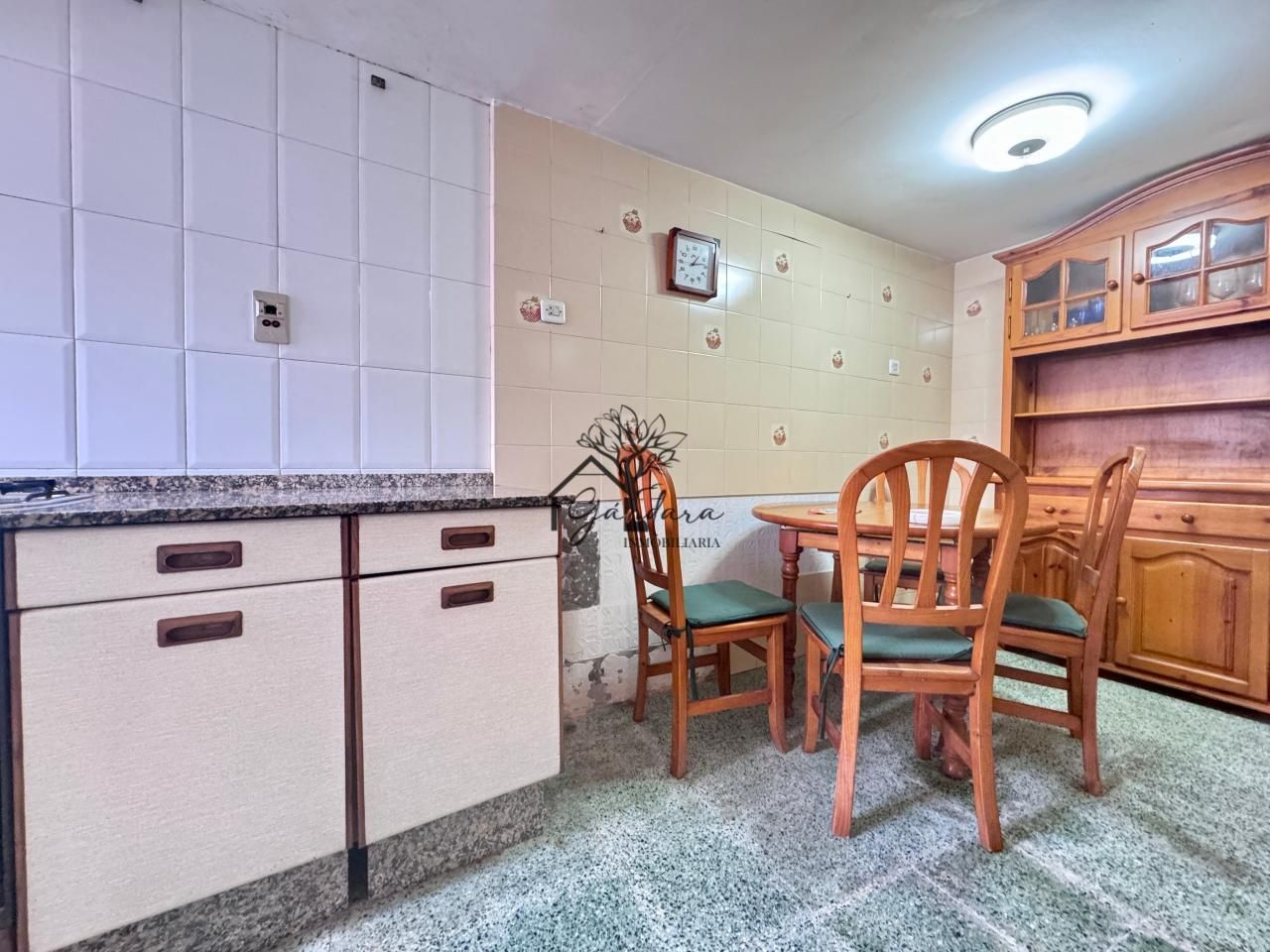 Cuina de Casa adosada en venda en Ferrol amb Jardí privat, Terrassa i Traster