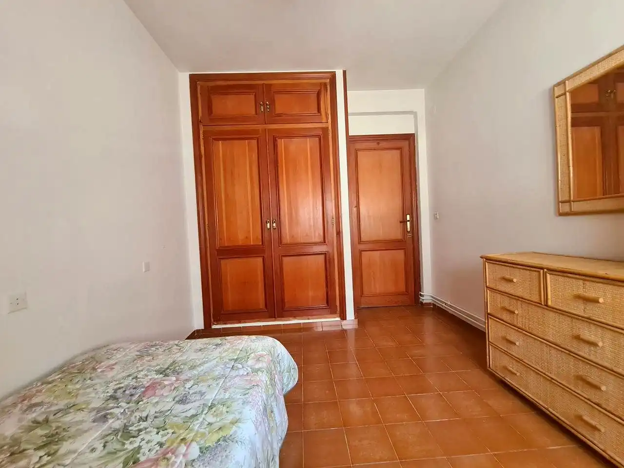 Habitación de Piso en venta en La Adrada  con Aire acondicionado, Terraza y Amueblado
