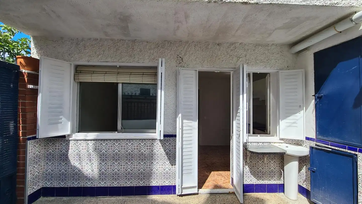 Vista exterior de Casa o xalet en venda en La Adrada  amb Terrassa