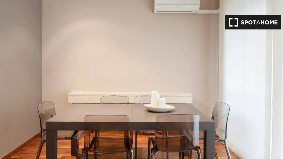Menjador de Apartament per a compartir en Barcelona amb Aire condicionat, Calefacció i Terrassa