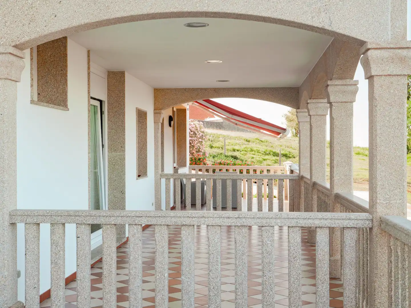Terrassa de Casa o xalet en venda en Carballo amb Aire condicionat, Calefacció i Jardí privat