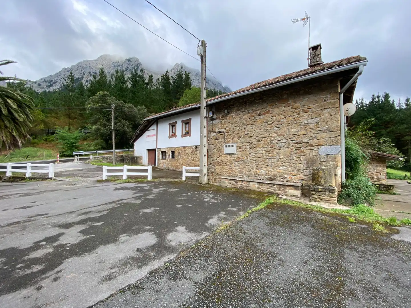 Vista exterior de Casa o xalet en venda en Durango amb Jardí privat