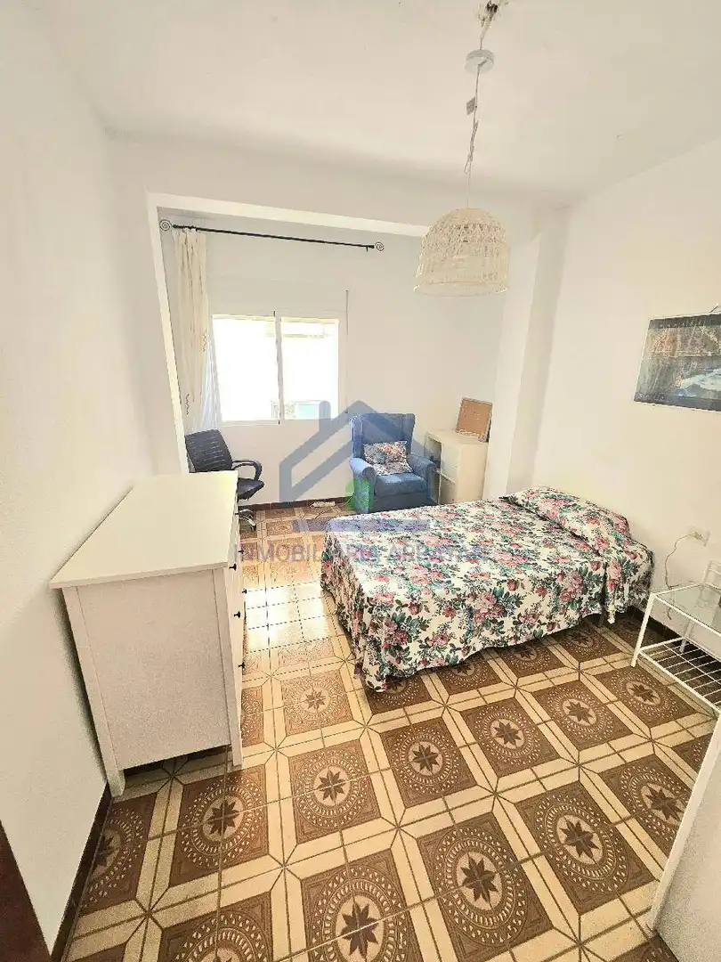 Habitación de Piso en venta en Granada con Terraza y Amueblado