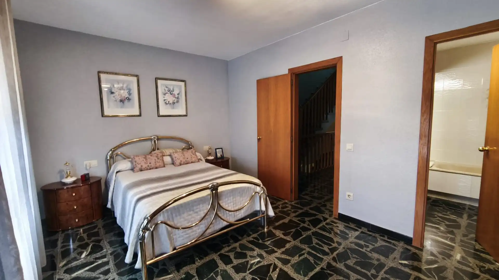 Habitación de Casa adosada en venta en Cerdanyola del Vallès con Calefacción, Terraza y Balcón
