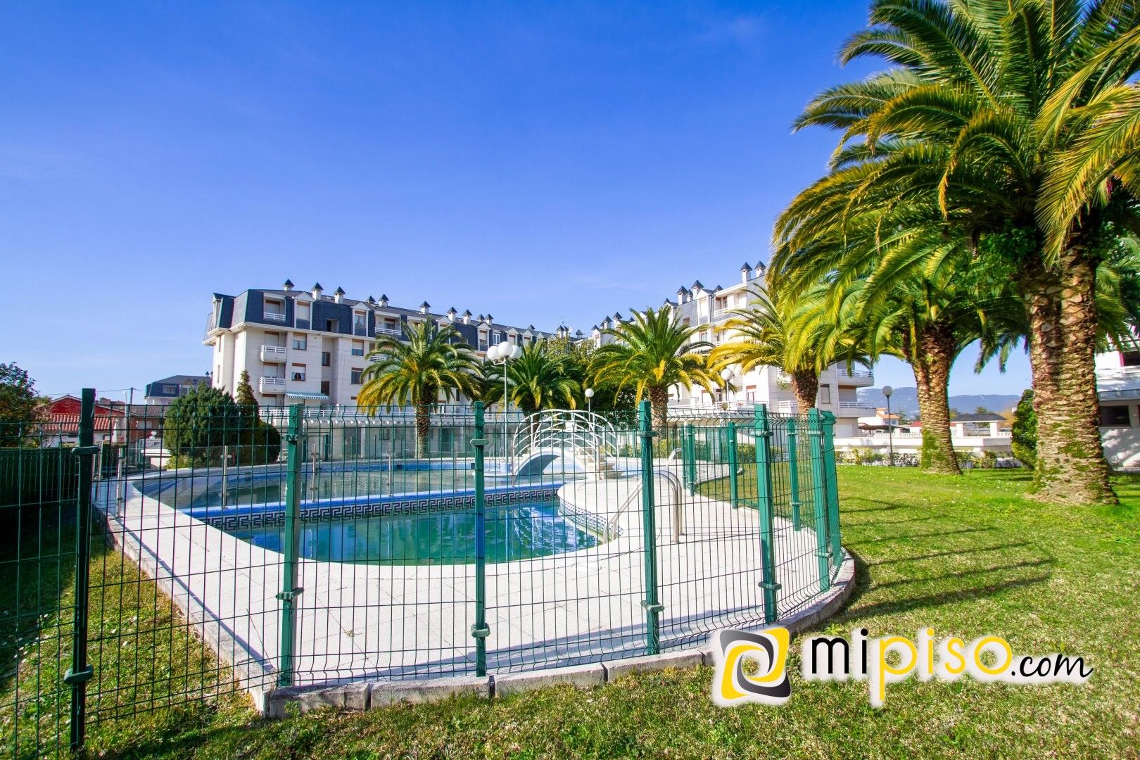 Piscina de Pis en venda en Colindres amb Calefacció i Terrassa