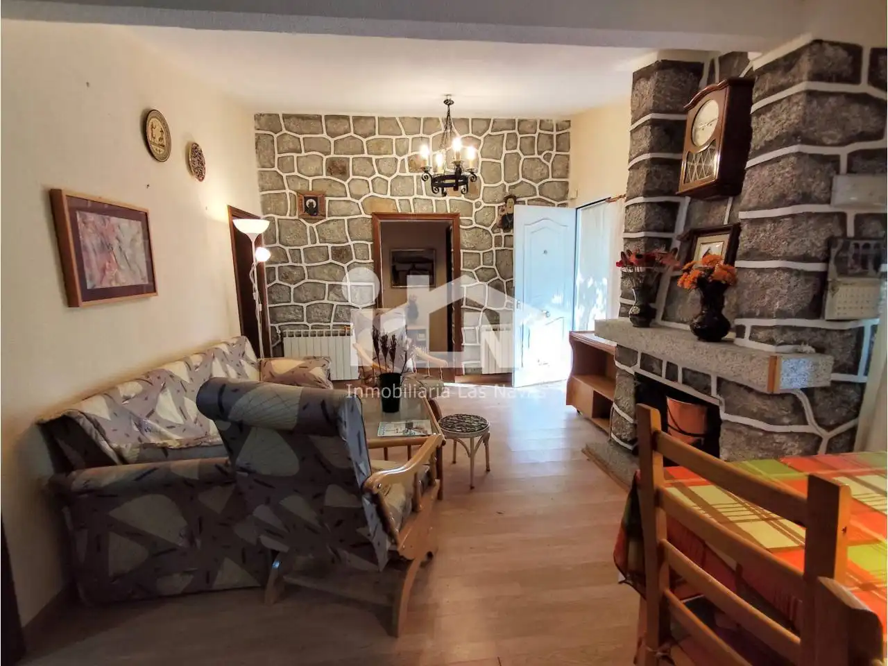 Sala de estar de Casa o chalet en venta en Navalperal de Pinares con Calefacción, Jardín privado y Terraza