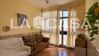 Sala d'estar de Casa adosada en venda en Dos Hermanas amb Traster