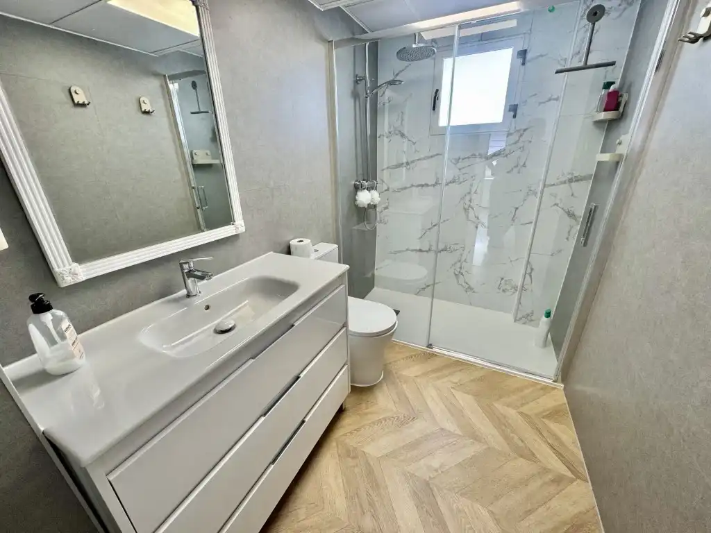 Bathroom of Flat for share in Córdoba  with Air Conditioner