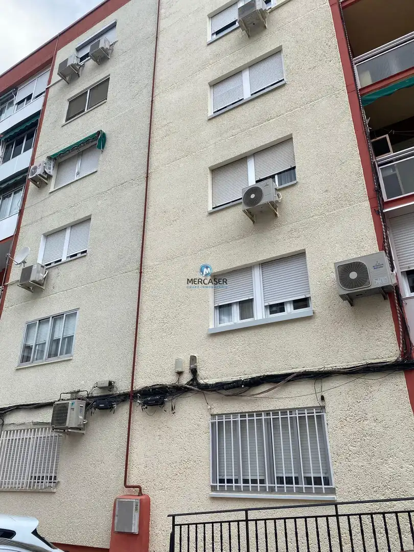 Vista exterior de Piso en venta en Alcalá de Henares con Calefacción
