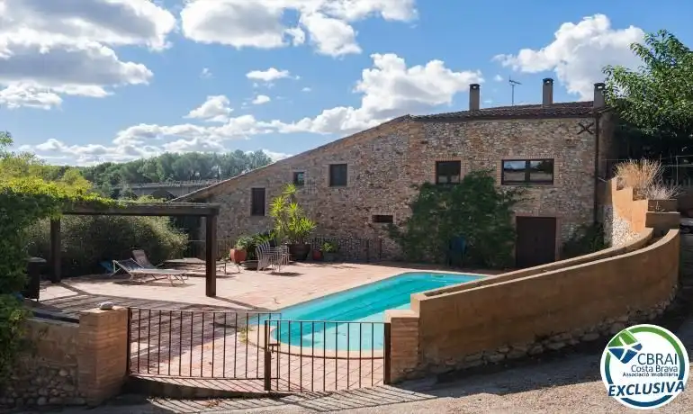 Piscina de Casa o xalet en venda en Sant Miquel de Fluvià amb Aire condicionat, Calefacció i Terrassa