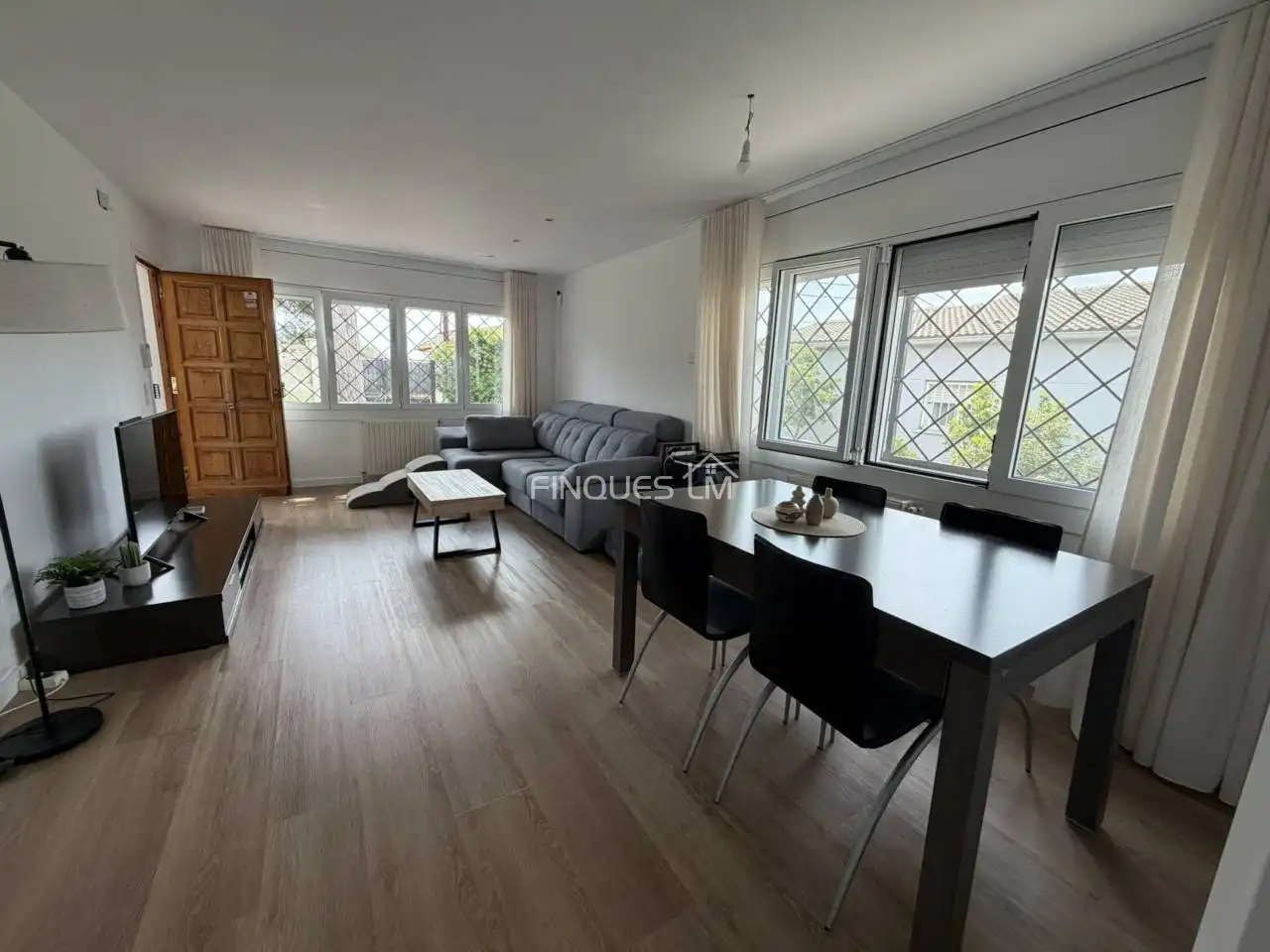 Sala d'estar de Casa o xalet en venda en Tordera amb Calefacció, Jardí privat i Parquet