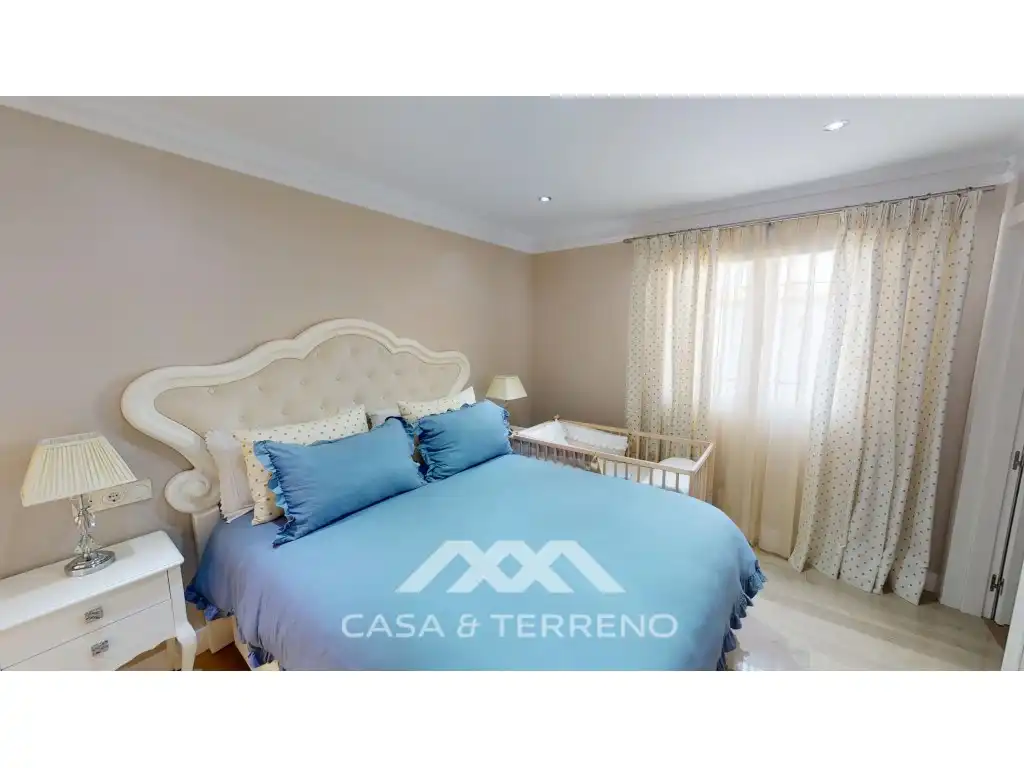 Dormitori de Casa o xalet en venda en Vélez-Málaga amb Piscina, Moblat i TV