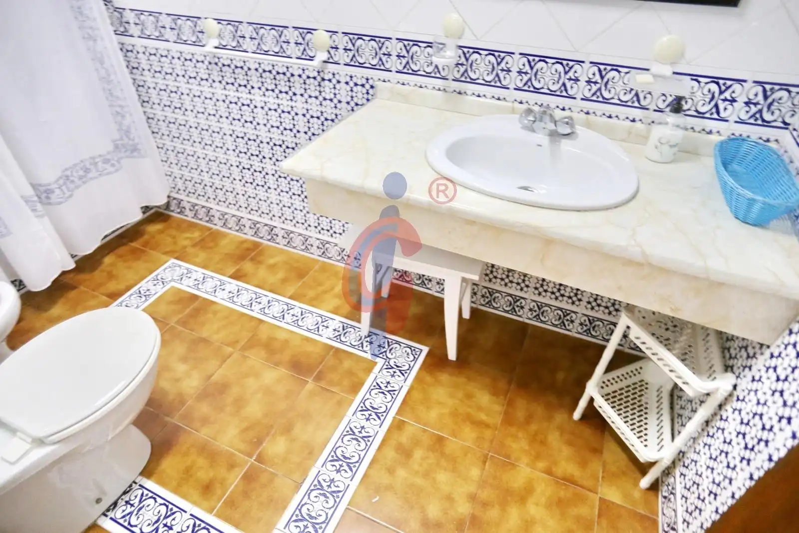 Badezimmer von Wohnungen zum Verkauf in Guardamar del Segura mit Möbliert