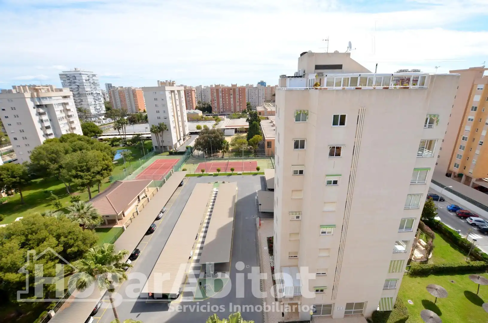 Vista exterior de Ático en venta en Alicante / Alacant con Calefacción, Jardín privado y Terraza