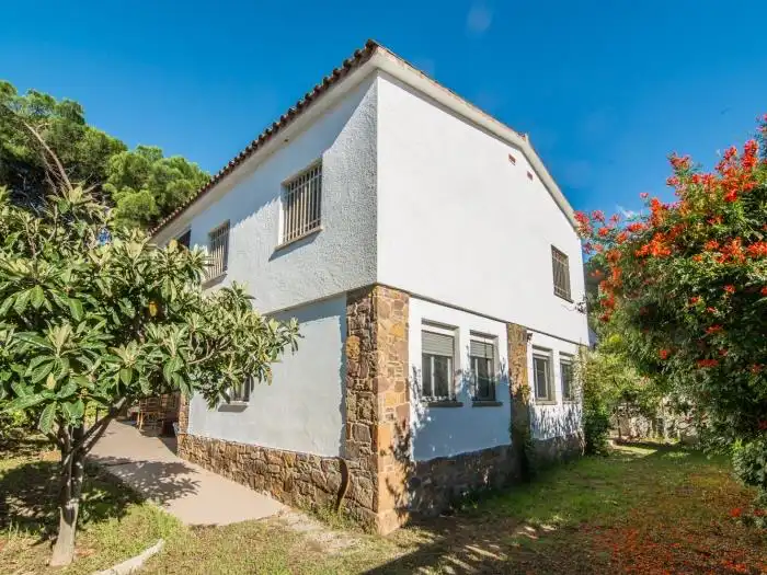 Vista exterior de Casa o xalet en venda en L'Escala amb Jardí privat i Terrassa