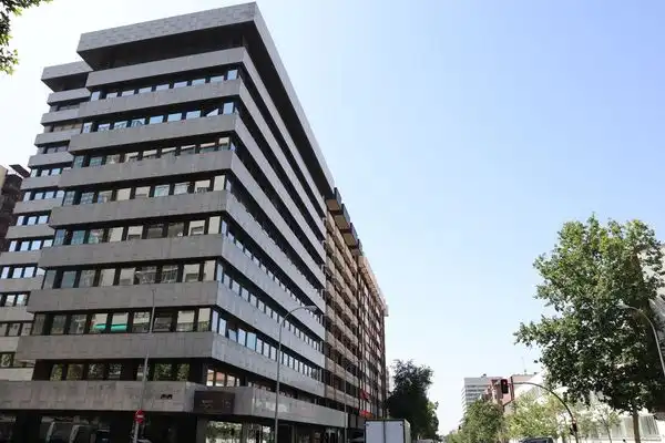 Außenansicht von Büro zur Miete in Madrid mit Klimaanlage, Heizung und Möbliert