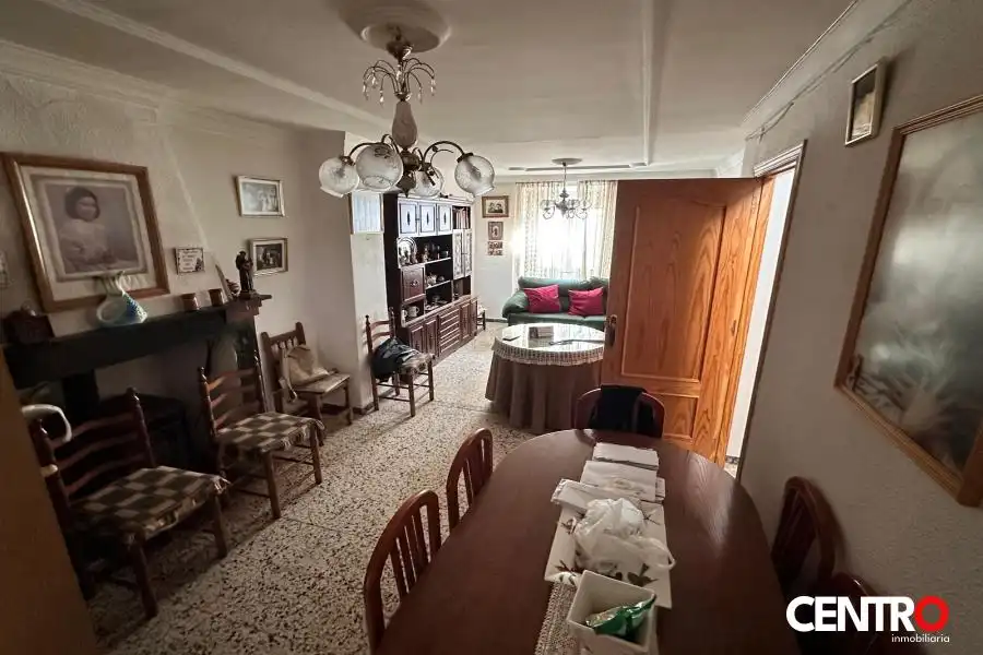 Menjador de Casa o xalet en venda en Guadahortuna amb Jardí privat