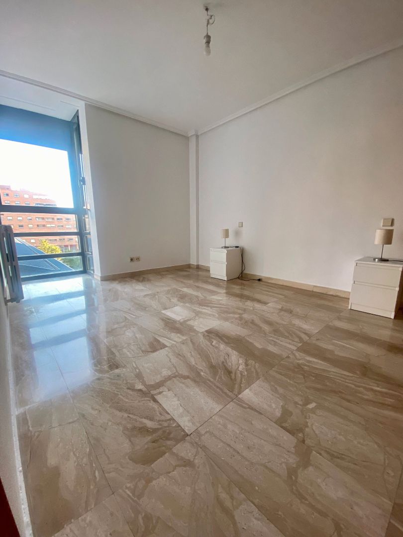 Sala d'estar de Apartament de lloguer en  Zaragoza Capital amb Aire condicionat, Calefacció i Traster