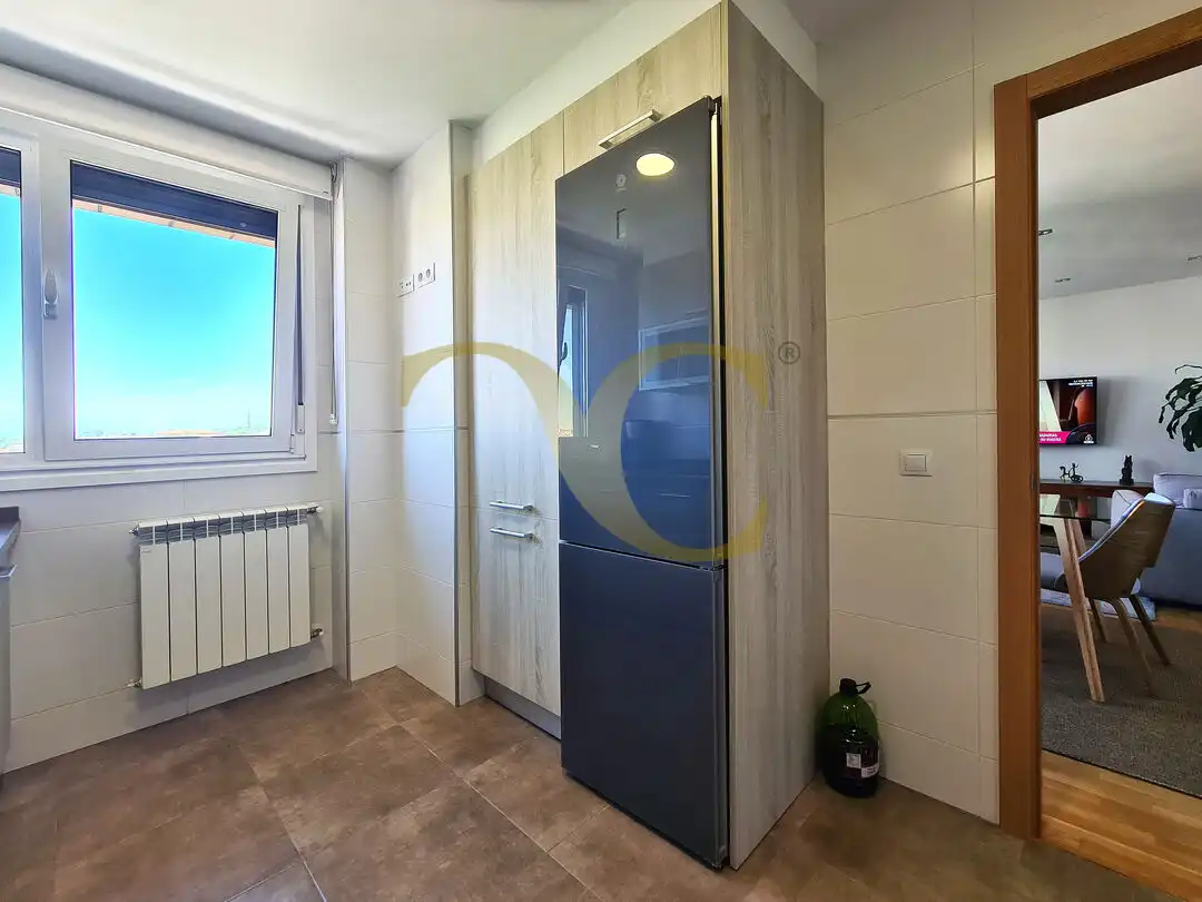 Cocina de Piso en venta en Oviedo  con Calefacción, Terraza y Trastero